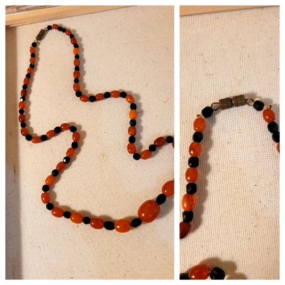 Atq EGG YOLK & BLACK AMBER 25" bead necklace 24 grams - Picture 2 of 4